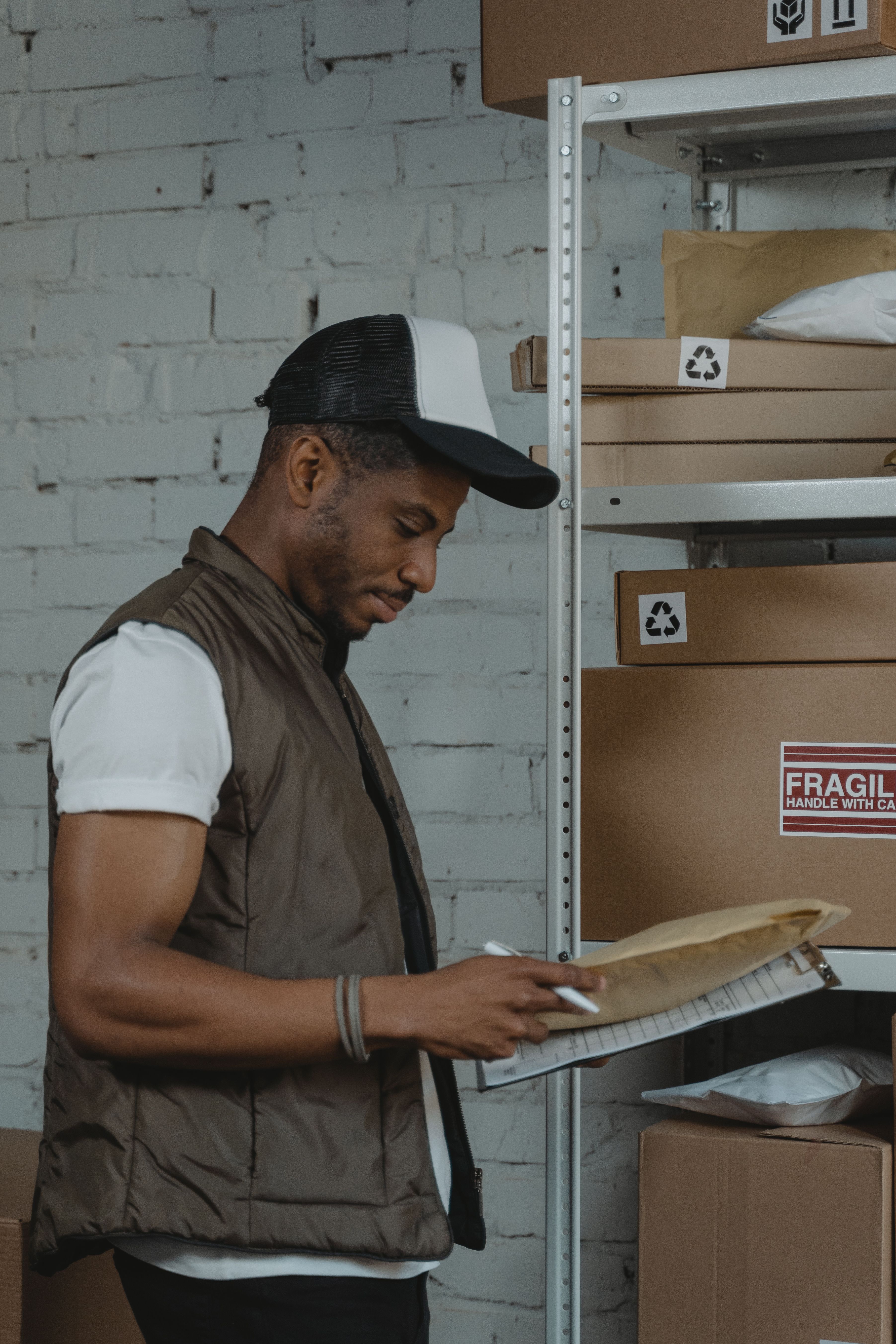 Receiving and inspecting delivered goods